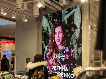 Видеоэкран для сети магазинов «Befree», шаг 4 мм, г. Москва