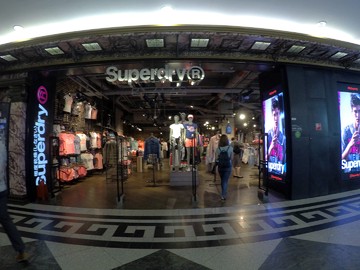 Видеоэкран для сети магазинов «Superdry», шаг 3 мм, г. Москва