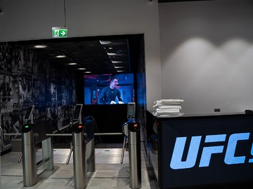 Видеоэкран для фитнес-клуба «UFC GYM», шаг 4 мм, г. Москва