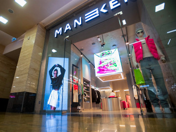 Видеоэкран для магазина «MANEKEN BRAND», шаг 3 мм, г. Москва