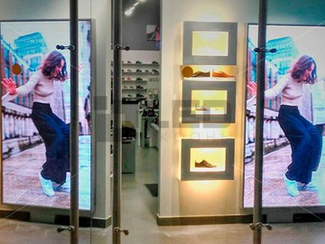 Видеоэкран в витрину магазина «ECCO», ТЦ «Европейский», шаг 4,81 мм, г. Москва